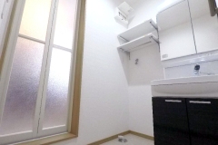 1526978278931